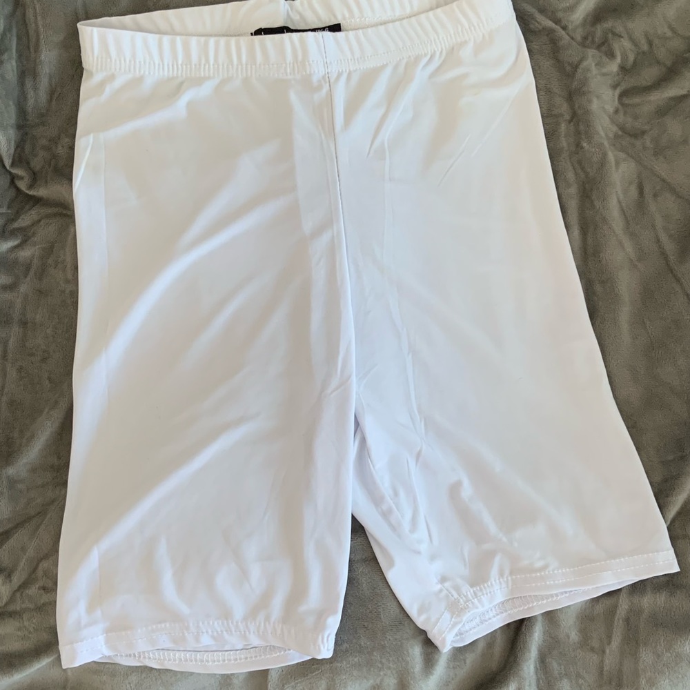 Boohoo, White Biker Shorts, Size: 2